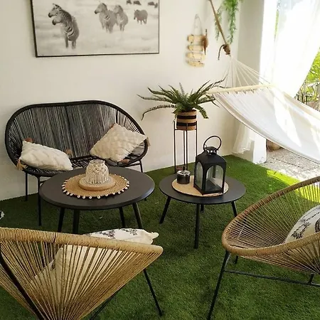 : Magnifique Studio, Idealement Situe * Йер