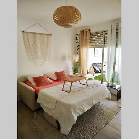 : Magnifique Studio, Idealement Situe * Йер
